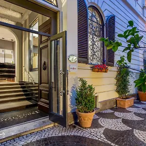 Royal Court 4*, Rome Italy